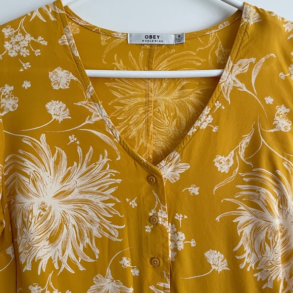 Obey floral button up top - Picture 4 of 8
